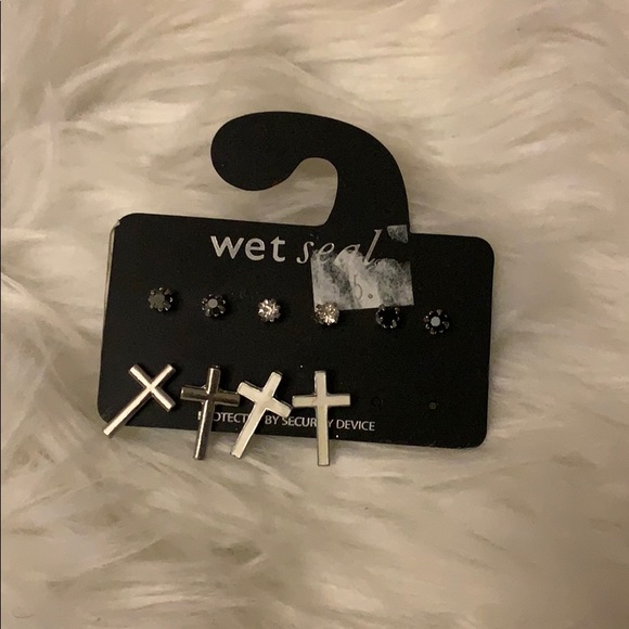 BNWT gothic earring set - Picture 3 of 3